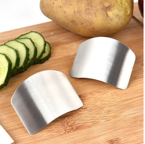 1 Piece Metal Finger Guards for Safe to Slice, Vegetables Fruit Stainless Steel Finger Hand Protector, for Cutting Meat Chef Kitchen Tool Gadgets