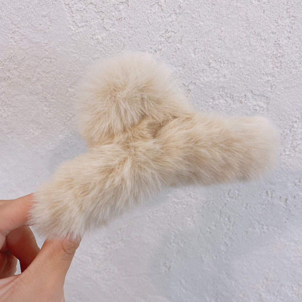 Winter Plush Hair Claw Elegant Acrylic Hairpins Faux Fur Hair Clip Barrette Crab Headwear for Women Girls Hair Accessories