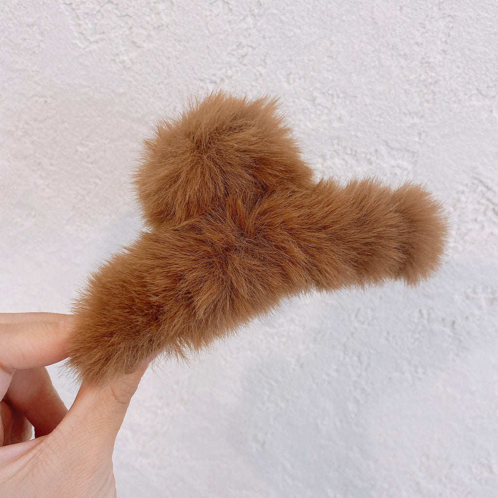 Winter Plush Hair Claw Elegant Acrylic Hairpins Faux Fur Hair Clip Barrette Crab Headwear for Women Girls Hair Accessories