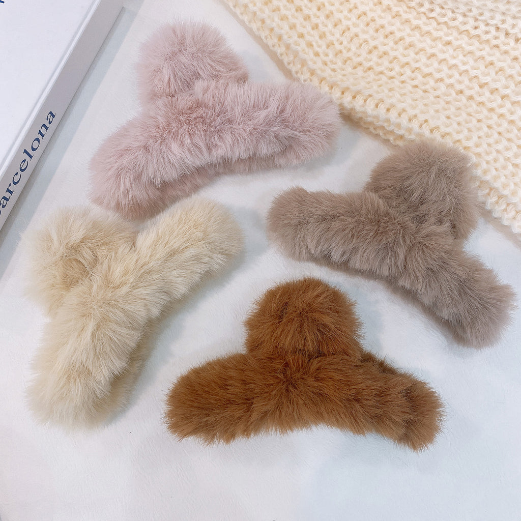 Winter Plush Hair Claw Elegant Acrylic Hairpins Faux Fur Hair Clip Barrette Crab Headwear for Women Girls Hair Accessories