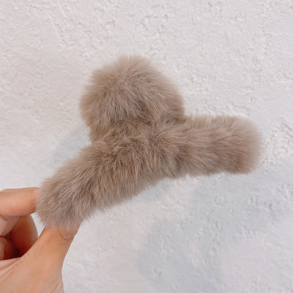 Winter Plush Hair Claw Elegant Acrylic Hairpins Faux Fur Hair Clip Barrette Crab Headwear for Women Girls Hair Accessories