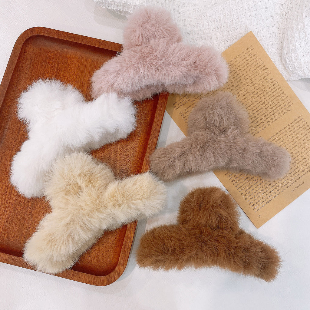 Winter Plush Hair Claw Elegant Acrylic Hairpins Faux Fur Hair Clip Barrette Crab Headwear for Women Girls Hair Accessories