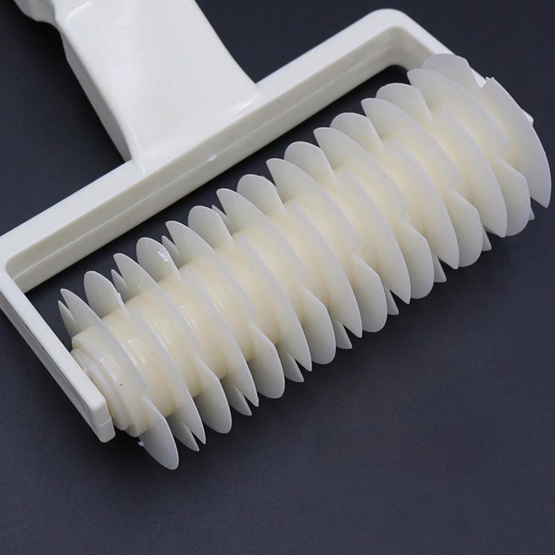 1 Piece Plastic Lattice Roller