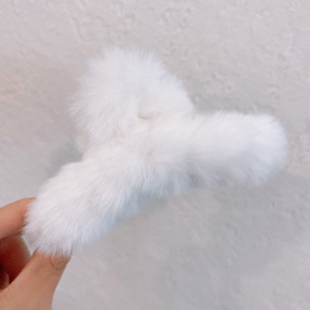 Winter Plush Hair Claw Elegant Acrylic Hairpins Faux Fur Hair Clip Barrette Crab Headwear for Women Girls Hair Accessories