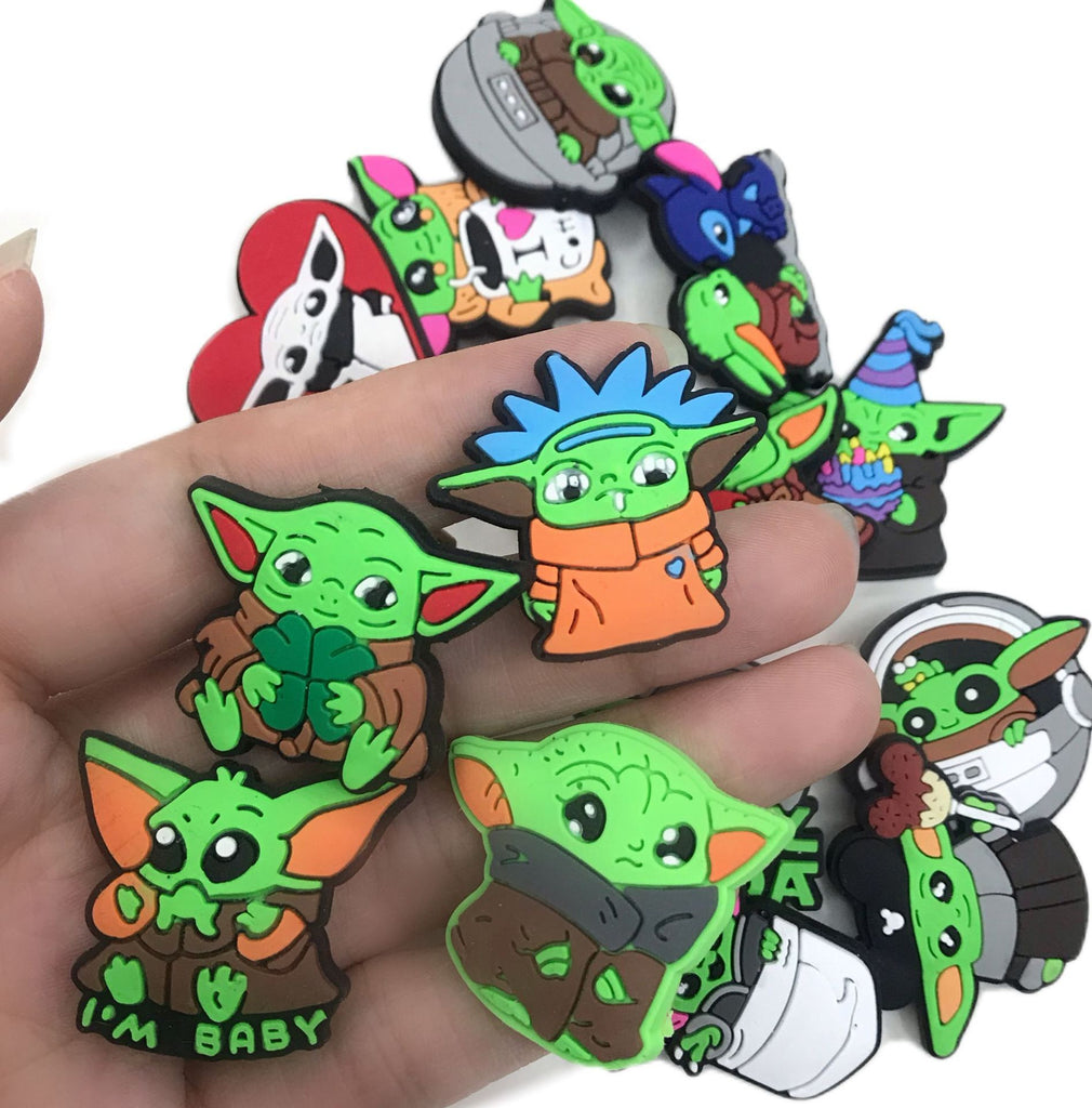 Cute Funny Yoda Hole Shoes Shoe Buckle Beach Eva Sandals Shoe Buckle PVC Soft Rubber Decorative Buckle Accessories