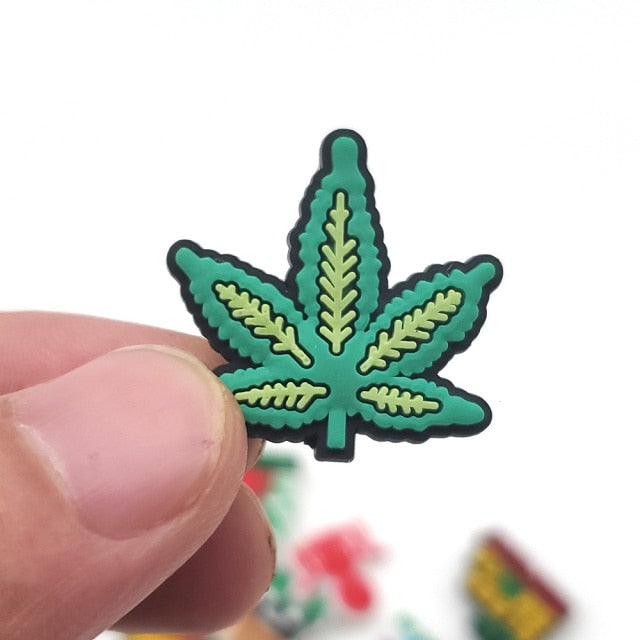 Hot 1pcs green leaf PVC Shoe Charms Funny DIY Weed Shoe Aceessories Fit croc Sandals Decorations Unisex adult X-mas Gifts jibz