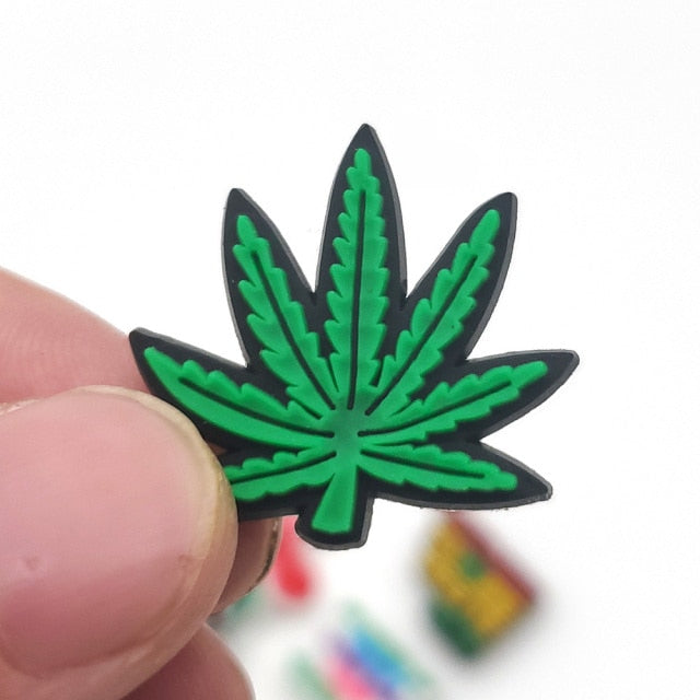 Hot 1pcs green leaf PVC Shoe Charms Funny DIY Weed Shoe Aceessories Fit croc Sandals Decorations Unisex adult X-mas Gifts jibz
