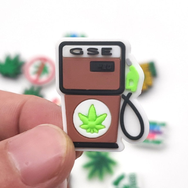 Hot 1pcs green leaf PVC Shoe Charms Funny DIY Weed Shoe Aceessories Fit croc Sandals Decorations Unisex adult X-mas Gifts jibz
