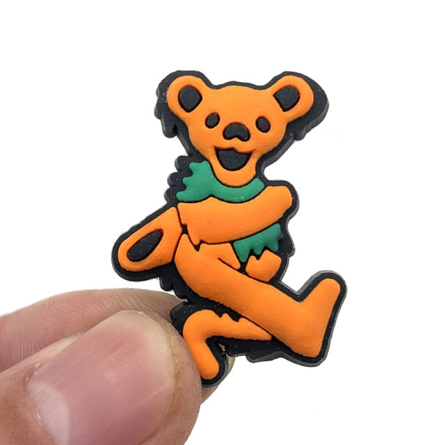Hot 1pcs jibz fashion elements PVC Shoe Charms DIY Band bear Shoe Aceessories Fit croc Sandals Buckle decorations Unisex Gifts