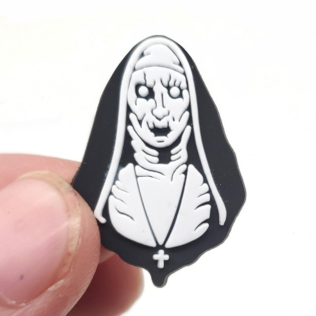 Hot 1pcs Horror Style PVC Shoe Charms Funny DIY Shoe Aceessories Fit croc Sandals Decorations Unisex adult Halloween Gifts jibz