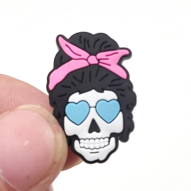 Hot 1pcs Horror Style PVC Shoe Charms Funny DIY Shoe Aceessories Fit croc Sandals Decorations Unisex adult Halloween Gifts jibz