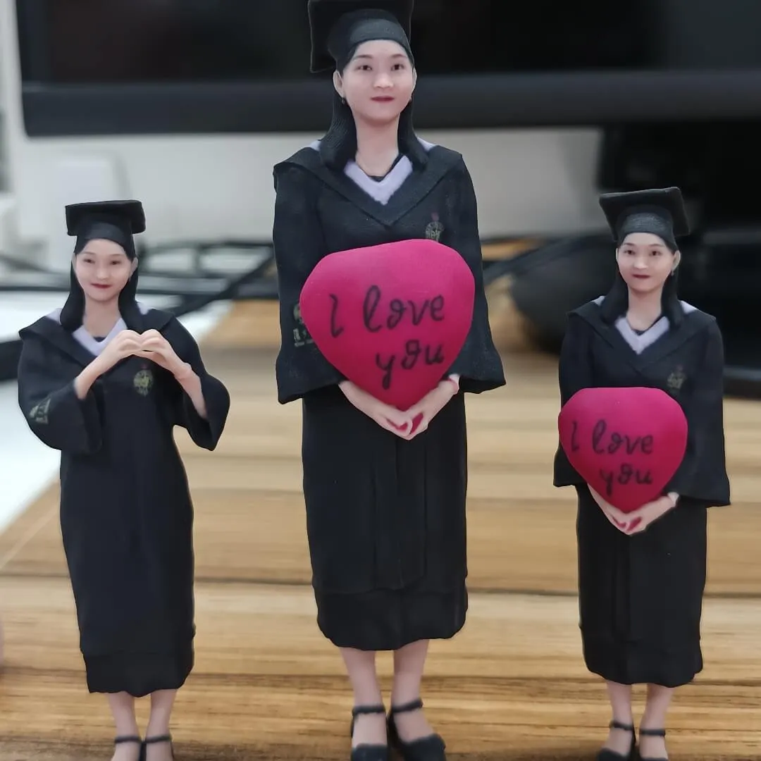 Custom graduation 3D figurines